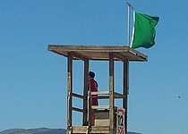 Stadtstrand__Bademeister__gruene_Flagge