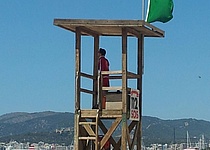 Stadtstrand__Bademeister__gruene_Flagge