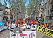 Menys_turisme_mas_vida_Protest_2024