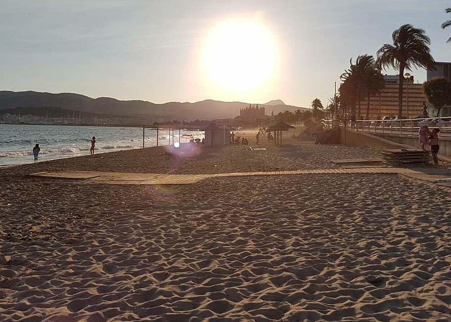 650_kilogramm_muell_aus_dem_meer_vor_palmas_stadtstrand_gezogen