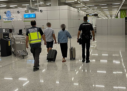 Polizei_Kontrolle_Flughafen_Policia_Nacional