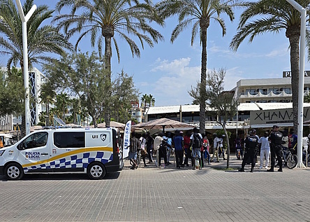 Strassenverkaeufer_Playa_de_Palma_Policia_Local_Palma
