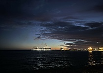 Kreuzfahrtschiff_nachts_eigen