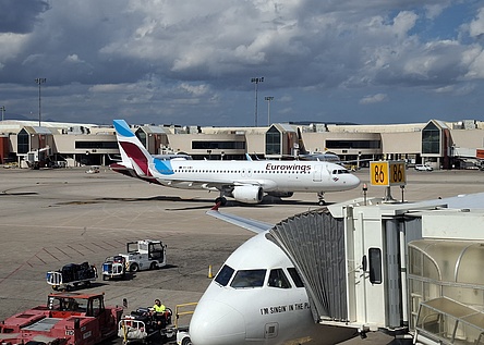 Flughafen_Palma_Flugzeug_Eurowings_intern_Dominik