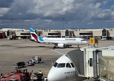 Flughafen_Palma_Flugzeug_Eurowings_intern_Dominik