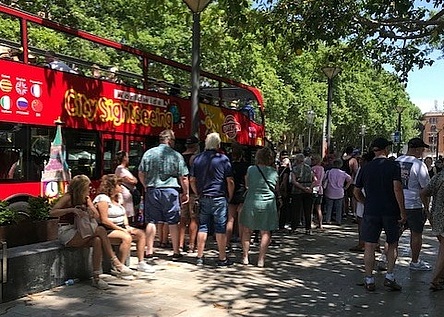 Urlauber_Bus_Stadt_2