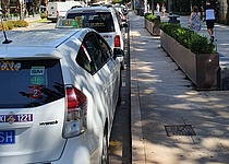 Taxis_parken_Schlange