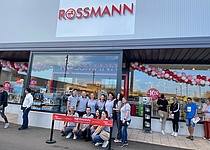 RossmannManacorNeueroeffnungTeam_InternKatrin
