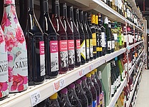 Alkohol_Regal_Supermarkt_Grossaufnahme