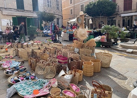 Markt_Kunsthandwerk_Sineu_Koerbe_eigen_Katrin