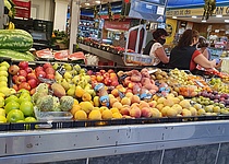 Obst_Auslage_Verkauf_Markthalle_Maske