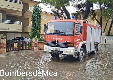 Feuerwehr_Regen_Ueberschwemmung_Bombers_Mallorca