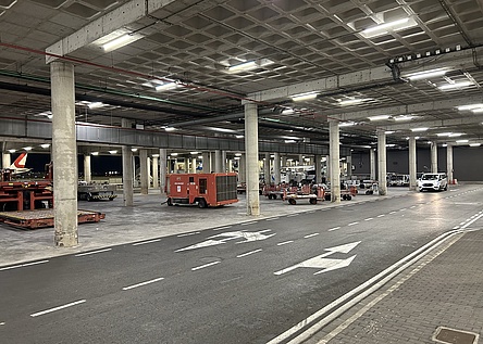 Flughafen_Bodenpersonal_Rollfeld_eigen