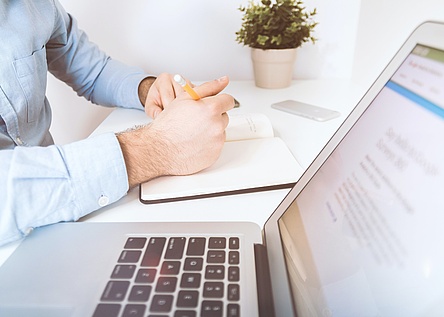 Pexels_ArbeitComputer