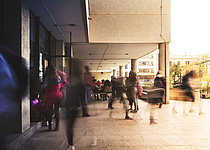 Schule_Kinder_Schulhof