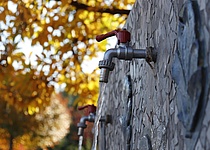 Trinkwasser_Wasserhahn_draussen_Caib