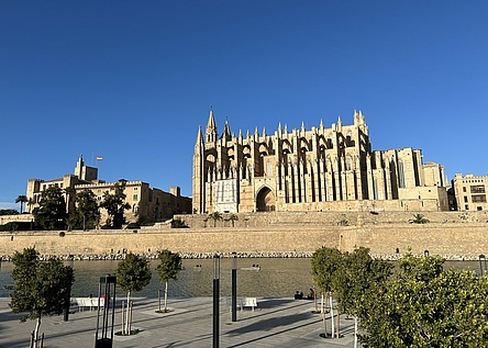 Kathedrale_Parc_de_la_Mar_eigen_Pia