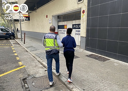 Policia_Nacional_Festnahme_Frau