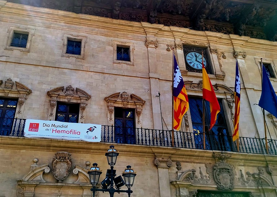 Rathaus_Palma_Tag_der_Haemophilie_rot