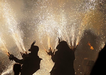 feuerwerk_und_feuerlauf_auf_mallorca_