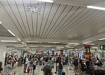 Flughafen_Tourismus_Hochsaison_eigen_Gepaeck_Gepaeckband