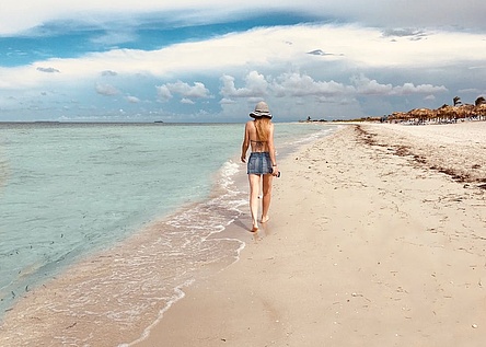 Smartphone_Urlaub_Strand_Pexels