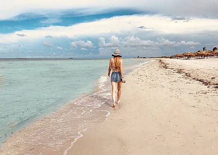 Smartphone_Urlaub_Strand_Pexels
