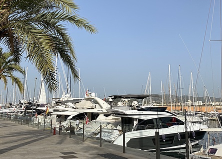 Hafen_Motorboot_9_16_intern