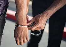 Handschellen_Festnahme_Pexels