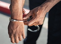 Handschellen_Festnahme_Pexels