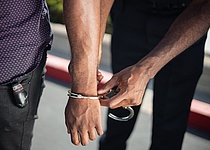 Handschellen_Festnahme_Pexels
