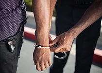 Handschellen_Festnahme_Pexels