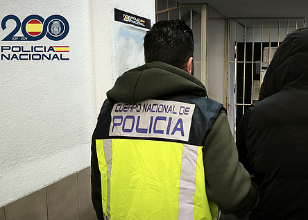 PoliciaNacional_FestnahmeFeuerAutos
