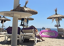Liegen_Sonnenschirm_intern_Maresa