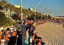Sonnenfinsternis_Playa_Menschen_Mauer