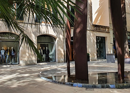 Born_Shopping_Skulptur_Palme