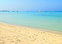 mallorcas_es_trenc_strand_noch_immer_keine_sonnenliegen