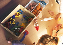 Kinder_spielen_Schule_Spielzeug_caib