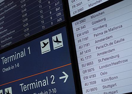 Abflug_Tafeln_Flughafen_caib