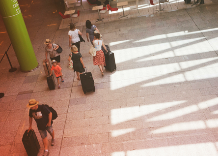 Touristen_Flughafen_Koffer_Reisen_caib