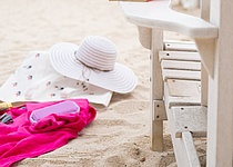 Strand_Sonnenliege_Schirm