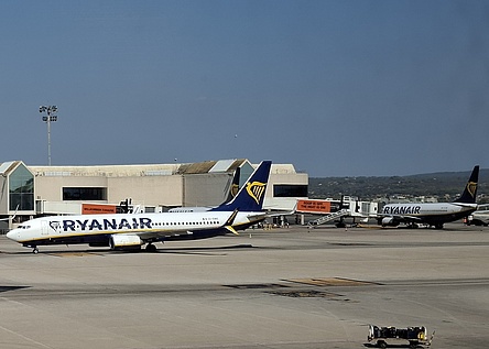 Ryanair_Flugzeug_Flughafen_Palma_intern_Dominik