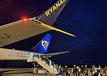 Ryanair_Flugzeug_tourismus_bei_nacht_Flug_Flughafen_eigen