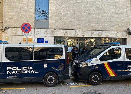 Policia_Nacional_Quelle_Fahrzeuge_Autos_Platzhalter_Dienststelle