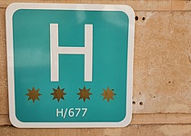 Hotel_Schild_sehrnah