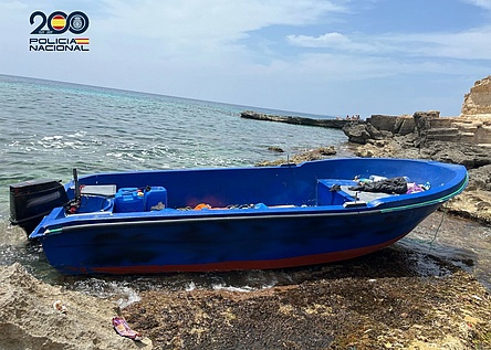 Fluechtlingsboot_PoliciaNacional