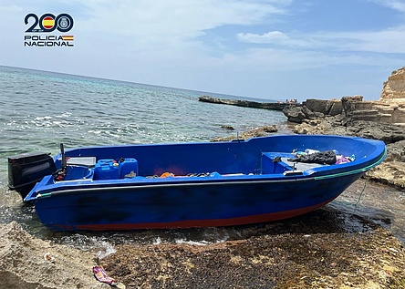 Fluechtlingsboot_PoliciaNacional