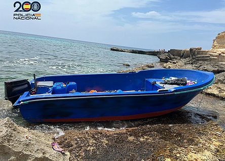 Fluechtlingsboot_PoliciaNacional