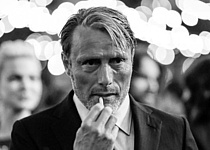 _schauspieler_mads_mikkelsen_macht_urlaub_in_porto_cristo