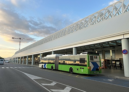 Flughafen_bus_abflug_terminal_16_9_intern